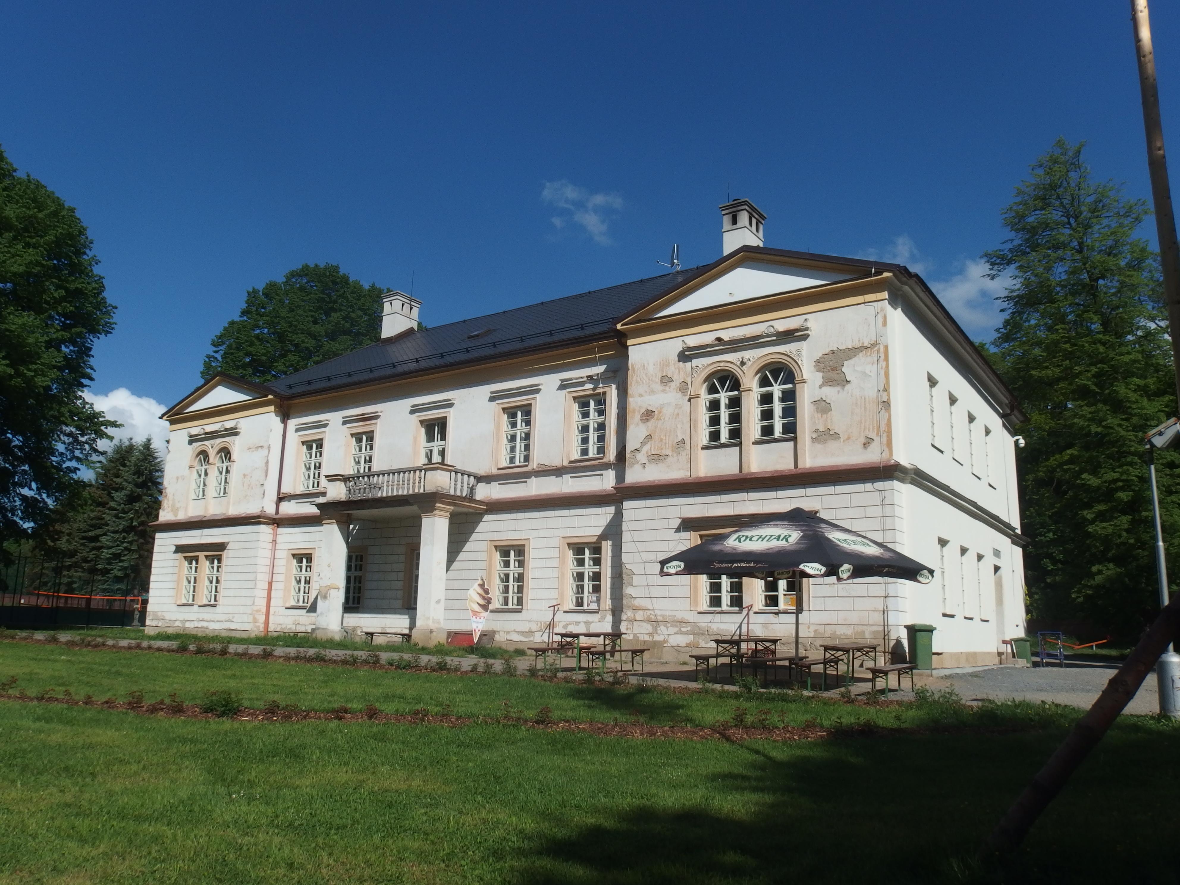Hostalkova Castle